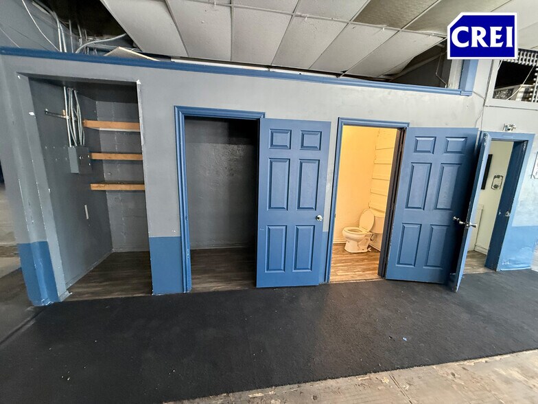 More Photos Of 215 Chatsworth Dr, San Fernando Freestanding For Lease