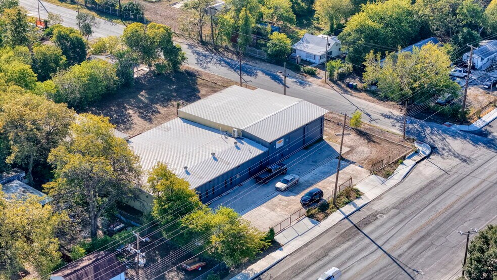 More Photos Of 4714 S Zarzamora St, San Antonio Auto Repair For Sale