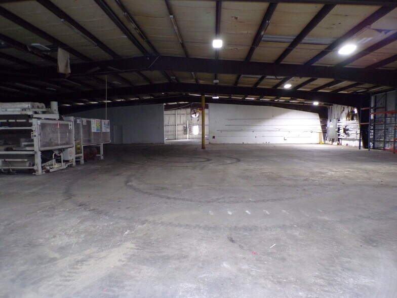 More Photos Of 3517 Century Blvd, Lakeland Warehouse For Lease
