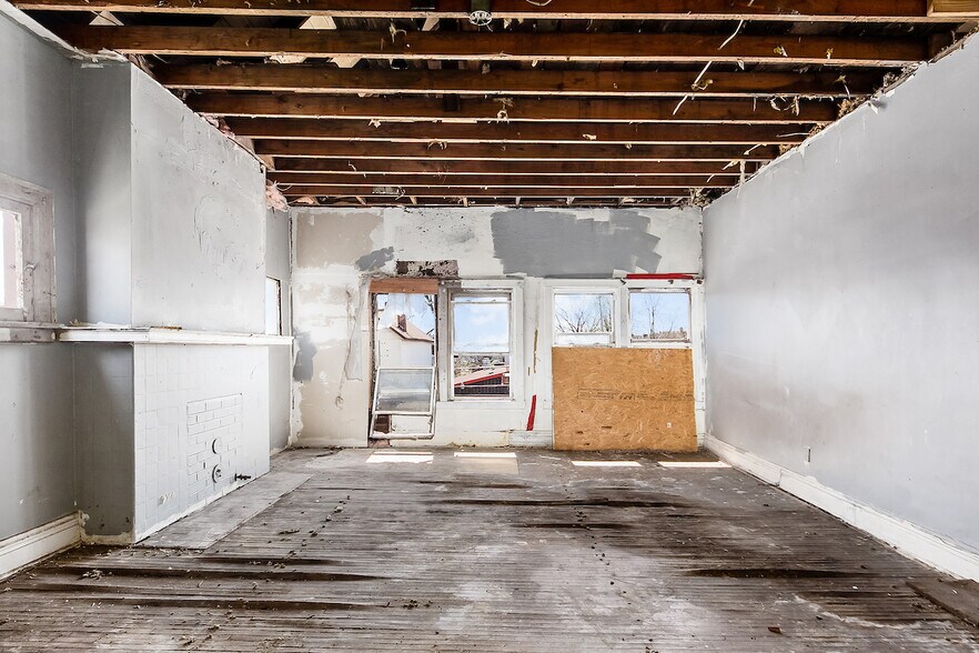 More Photos Of 1068-1072 E Livingston Ave, Columbus Storefront Retail Residential For Sale