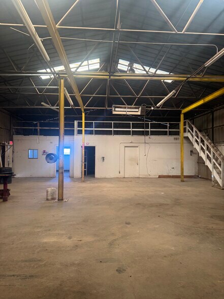 More Photos Of 509 Ponca, Lindsay Industrial For Sale