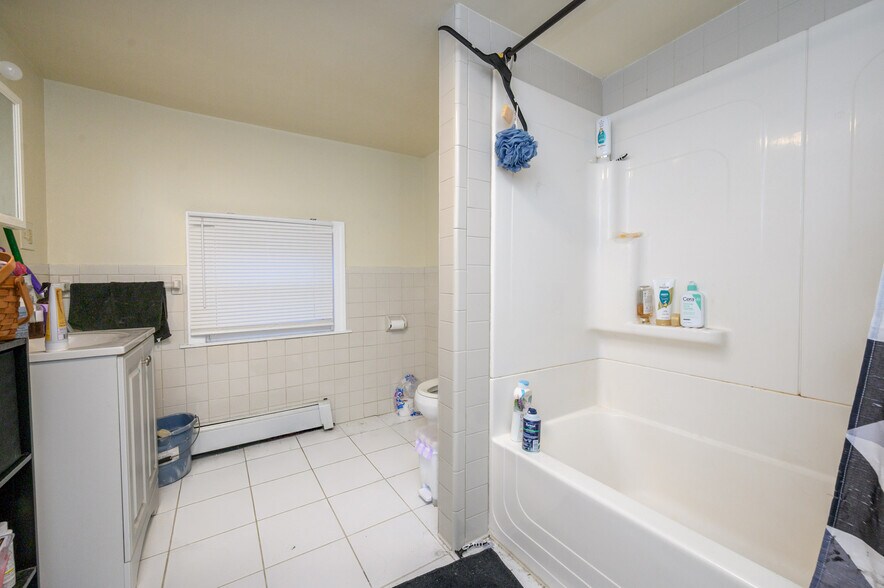 More Photos Of 122 S Rosewell Ave, South Amboy Apartments For Sale
