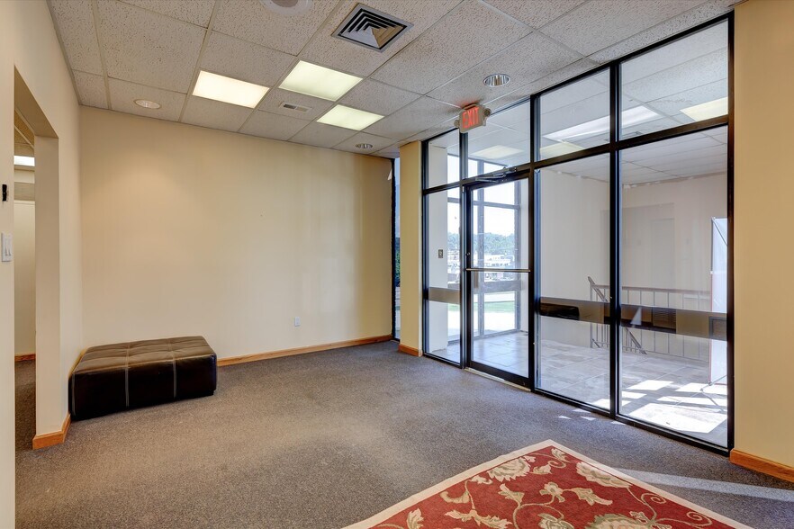 More Photos Of 106 Administration Rd, Oak Ridge Medical For Lease