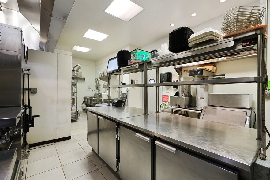 More Photos Of 34 W Merchant St, Audubon Restaurant For Sale