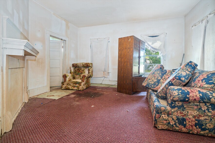 More Photos Of 1403 Crockett St, Lufkin Office Residential For Sale