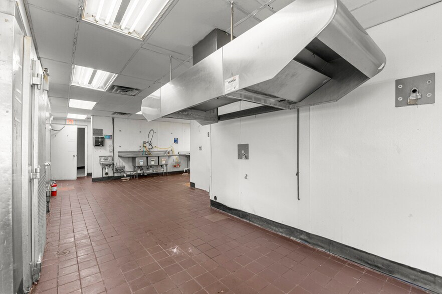 More Photos Of 15839 Telegraph Rd, Redford Township Fast Food For Lease