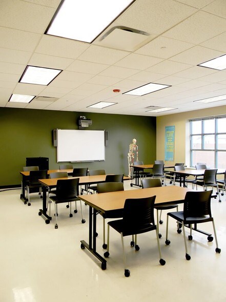 More Photos Of 11600-11630 S Kedzie Ave, Merrionette Park Medical For Lease