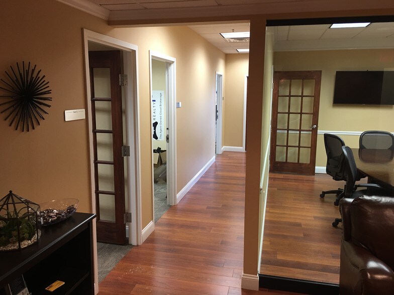 More Photos Of 44121 Leesburg Pike, Ashburn Medical For Sale