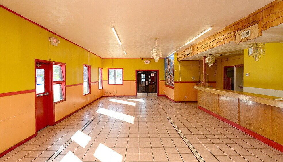 More Photos Of 6500 Railroad Ave, Omaha Restaurant For Lease