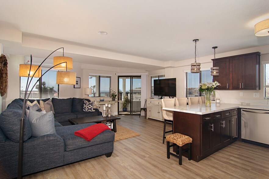 More Photos Of 5685-5693 La Jolla Blvd, La Jolla Apartments For Lease