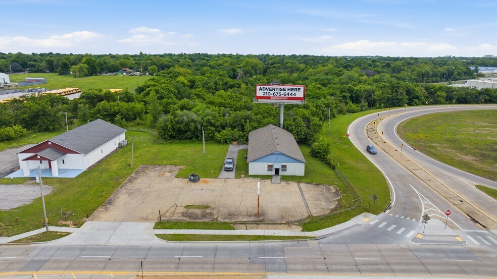 More Photos Of 2604 E Apache St, Tulsa Auto Repair For Sale