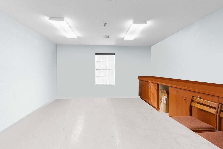 More Photos Of 7044 Commercial Way, Weeki Wachee Office For Sale
