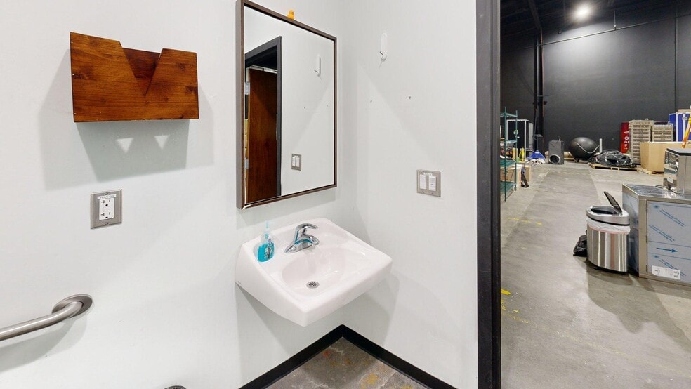 More Photos Of 550 Somerset Ter NE, Atlanta General Retail For Lease