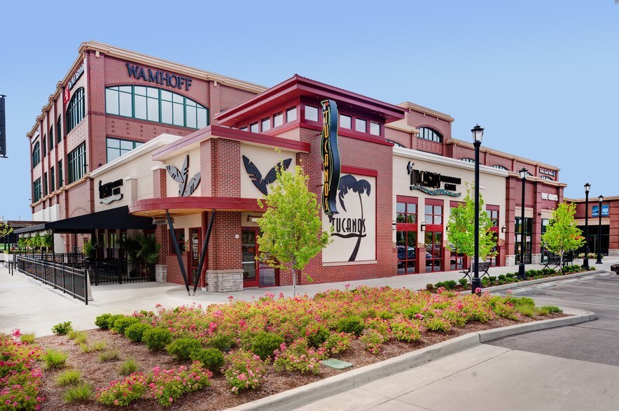 More Photos Of 1450 Beale St, Saint Charles Office For Lease