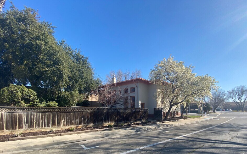 More Photos Of 355 W Las Palmas Ave, Patterson Office Residential For Sale