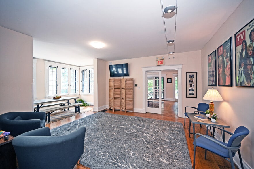 More Photos Of 2150 Alpine Pl, Cincinnati Office For Sale