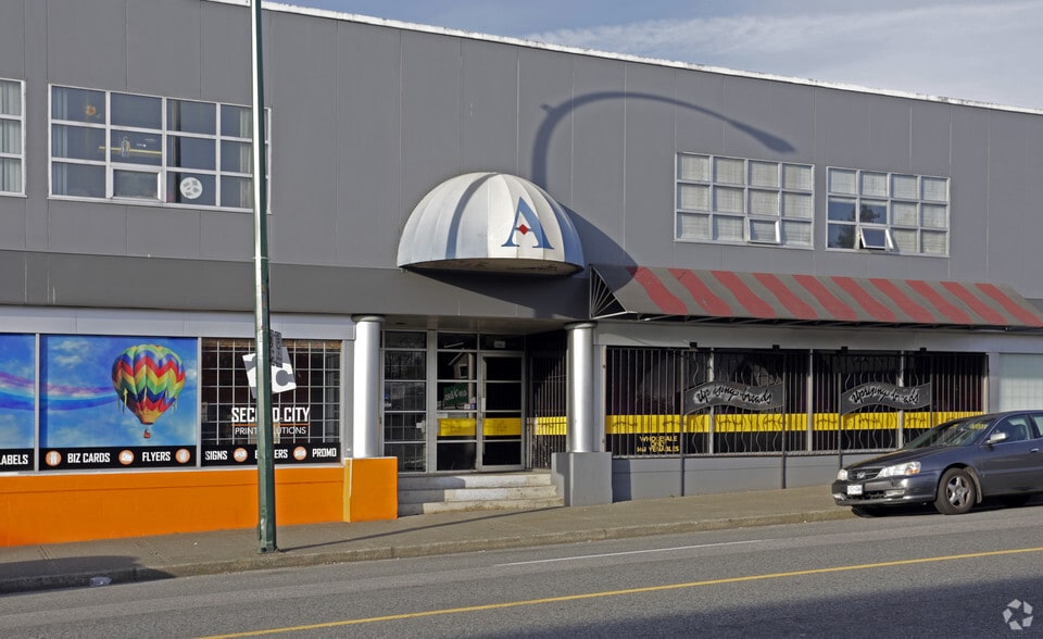 More Photos Of 1457-1469 Venables St, Vancouver Showroom For Lease