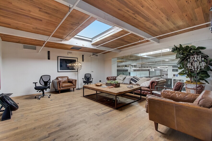 More Photos Of 589-595 N Venice Blvd, Venice Loft Creative Space For Lease