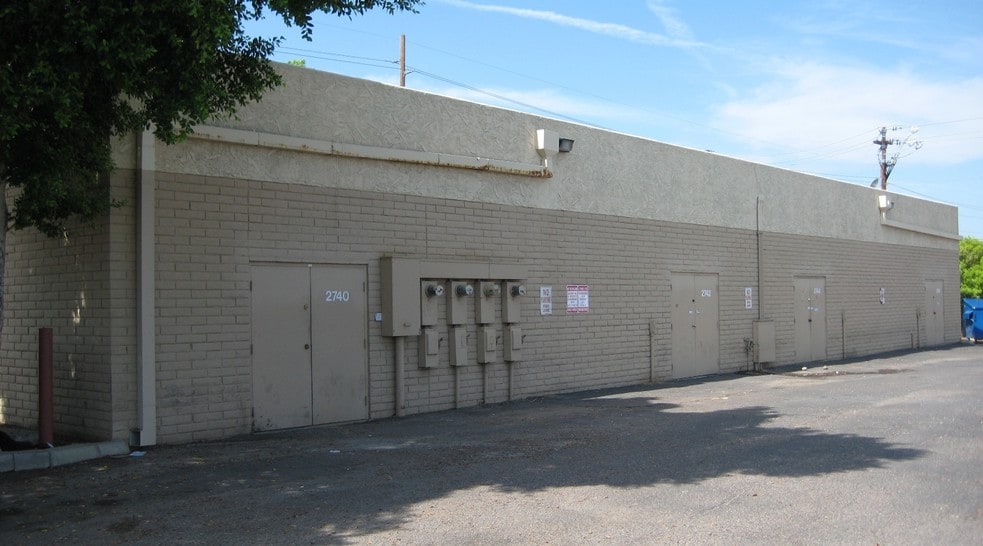 More Photos Of 2740-2746 W McDowell Rd, Phoenix Distribution For Lease