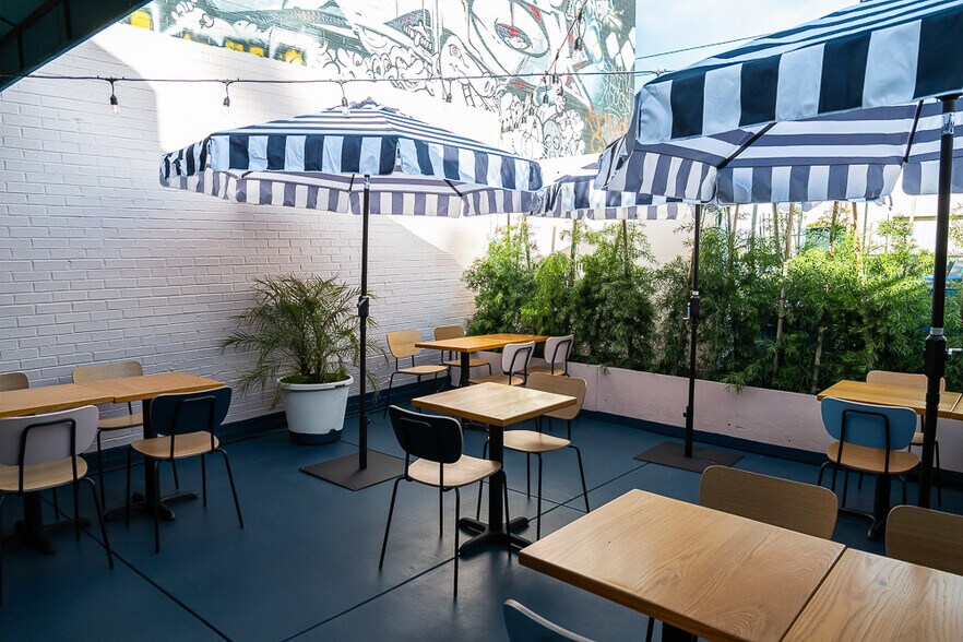 More Photos Of 452-456 N Fairfax Ave, Los Angeles Storefront For Lease