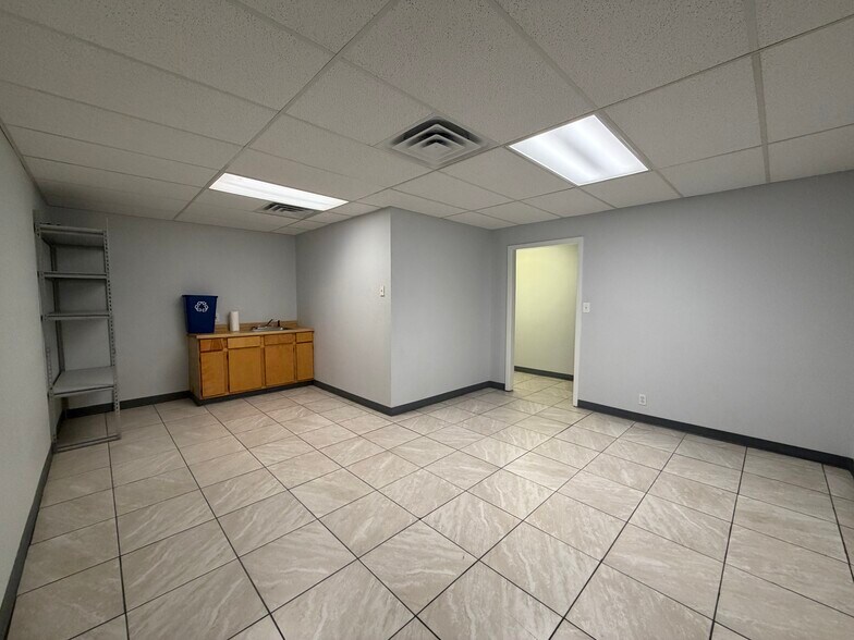More Photos Of 1720 E 7th St, Odessa Industrial For Lease