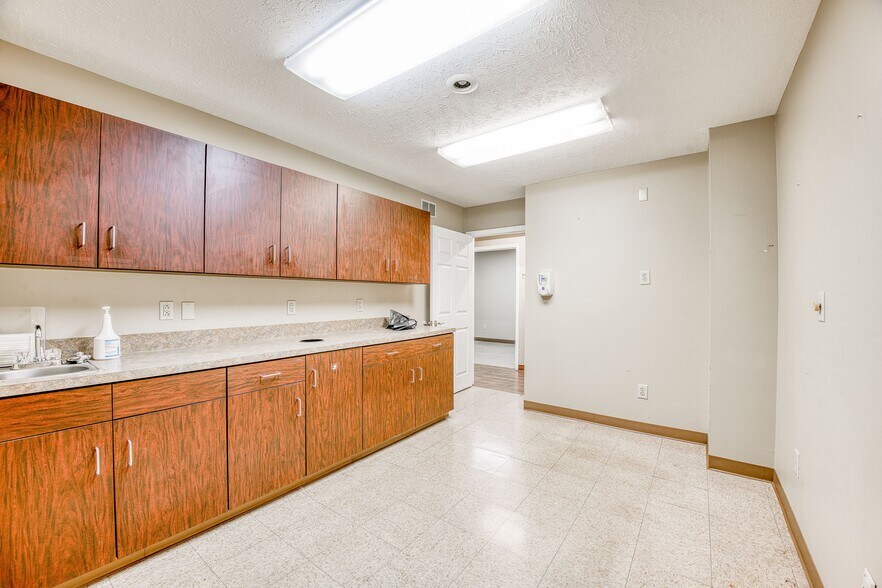 More Photos Of 1202-1214 N Monroe Dr, Xenia Medical For Sale