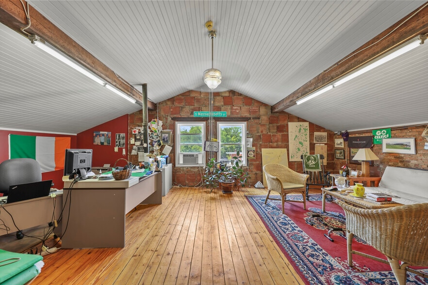 More Photos Of 47 Main St, Lee Bank For Sale
