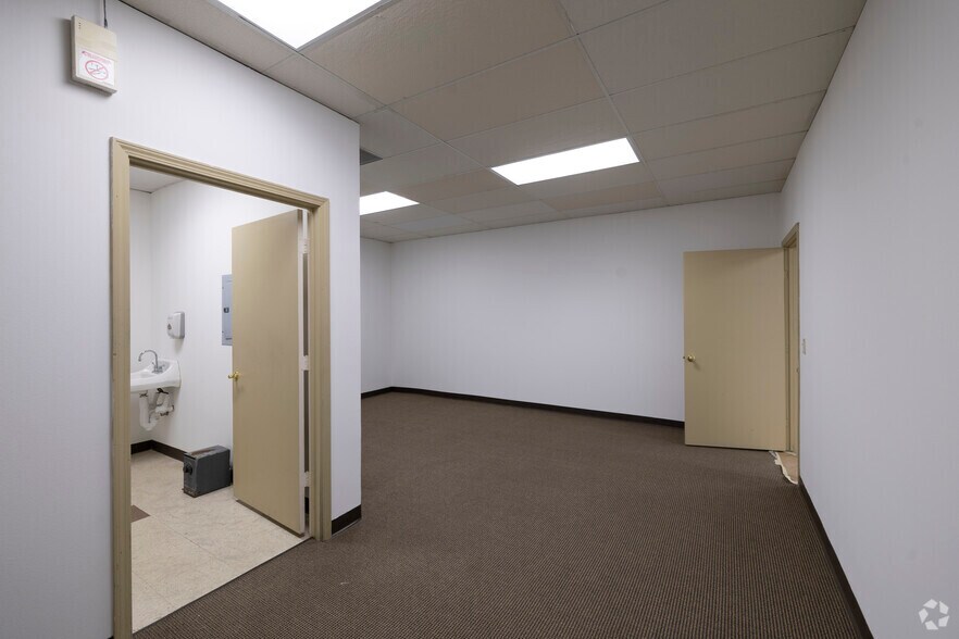 More Photos Of 7440 Cypress Creek Pky, Houston Storefront Retail Office For Sale