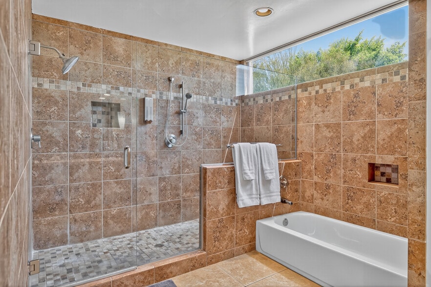 More Photos Of 67590 Jones Rd, Cathedral City Hotel For Sale