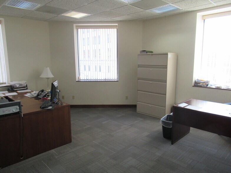 More Photos Of 427 E Monroe St, Springfield Office For Sale