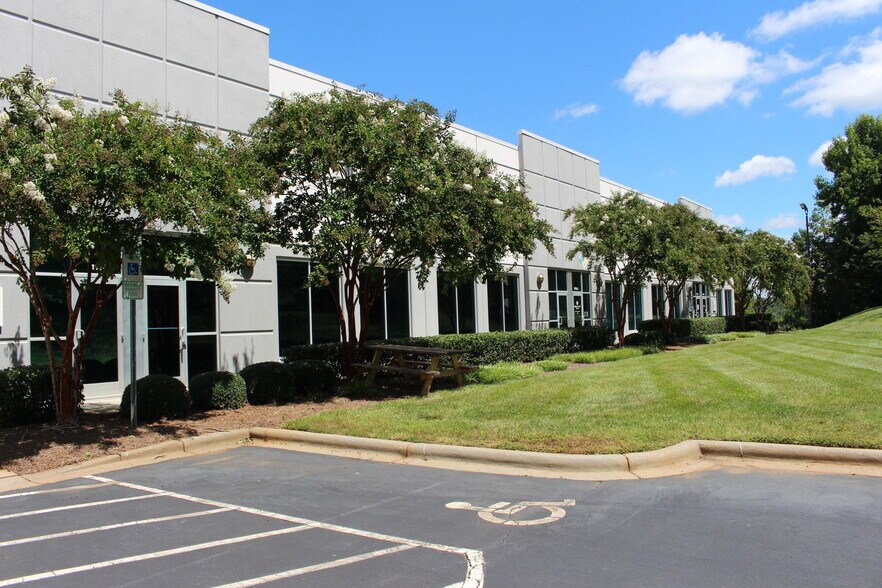 More Photos Of 1110 Center Park Dr, Charlotte Flex For Lease