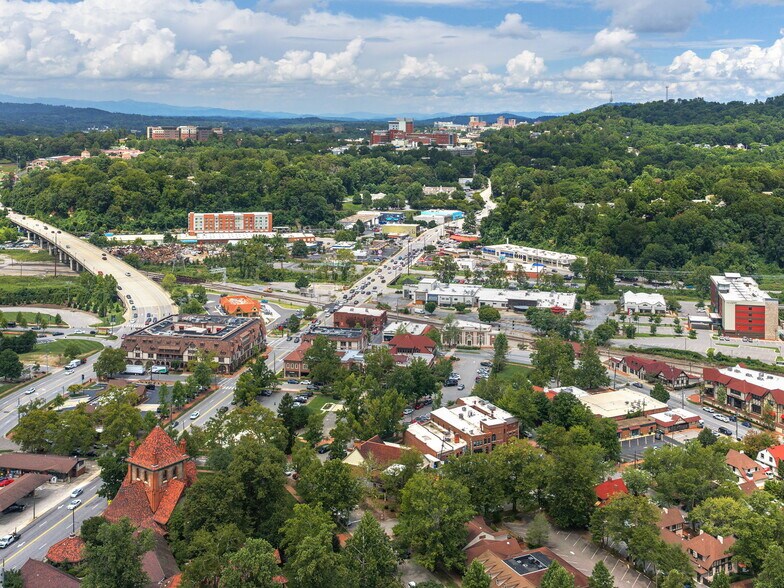 More Photos Of 11 Kitchin Pl, Asheville Bank For Lease