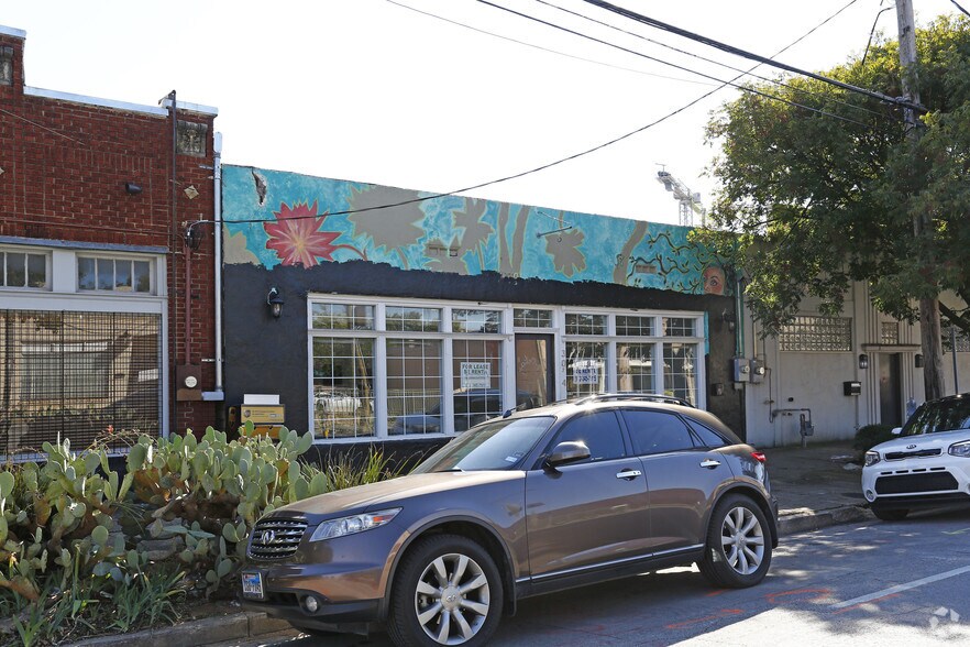 More Photos Of 3014 Commerce St, Dallas General Retail For Lease