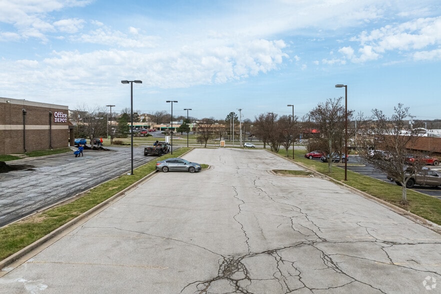 More Photos Of 10553 Metcalf Ave, Overland Park Land For Lease