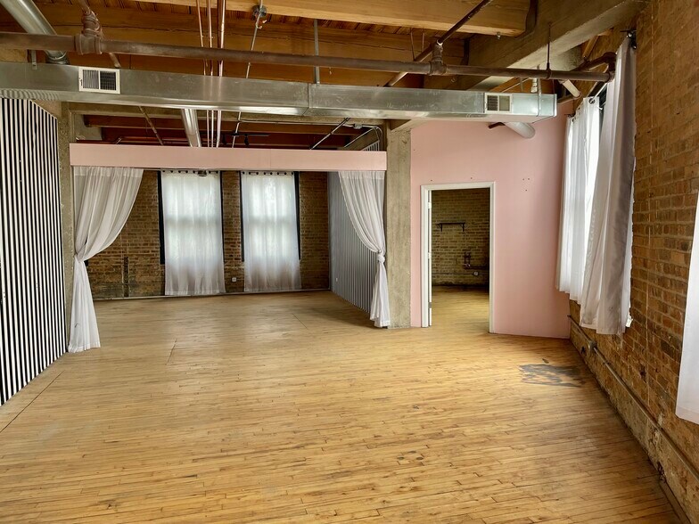 More Photos Of 2150 S Canalport Ave, Chicago Loft Creative Space For Lease