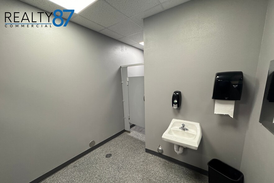 More Photos Of 576 Boyson Rd NE, Cedar Rapids Storefront Retail Office For Lease