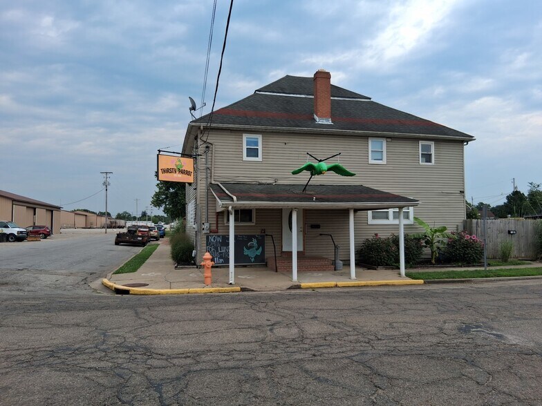 Primary Photo Of 706 S Washington St, Circleville Bar For Sale