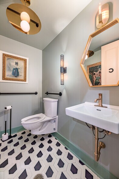 More Photos Of 1014 N Rampart St, New Orleans Restaurant For Sale