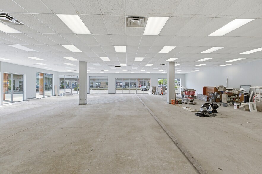 More Photos Of 484-486 Lancaster Dr NE, Salem Unknown For Lease