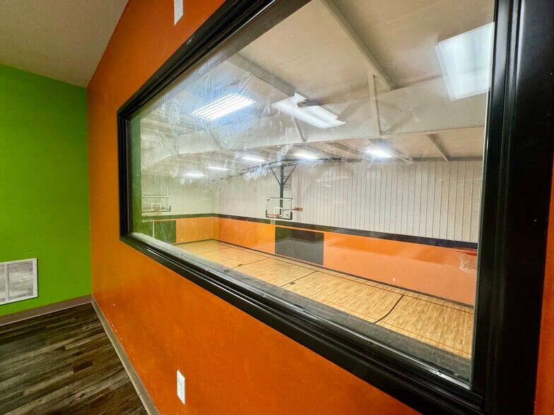 More Photos Of 2509 S 1st St, Terre Haute Showroom For Sale