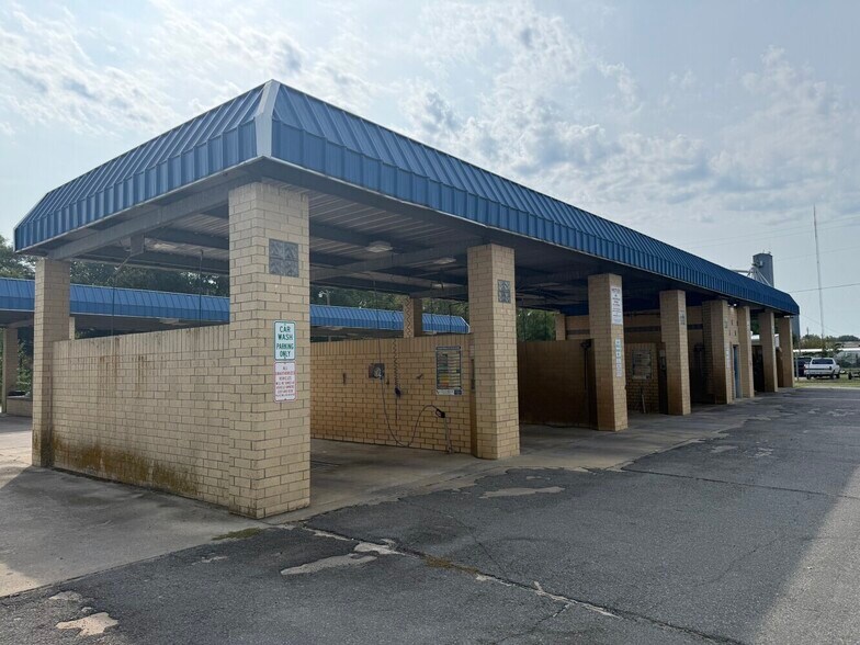 Primary Photo Of 604 N Main St, Stuttgart Carwash For Sale