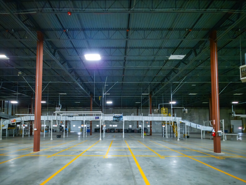 More Photos Of 550 Long Beach Blvd, Stratford Distribution For Lease