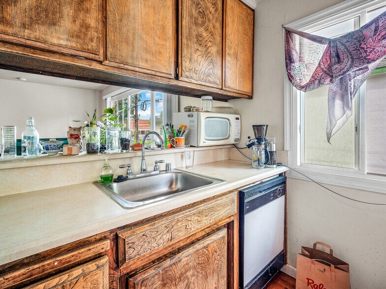 More Photos Of 718 13th St, Sacramento Multifamily For Sale