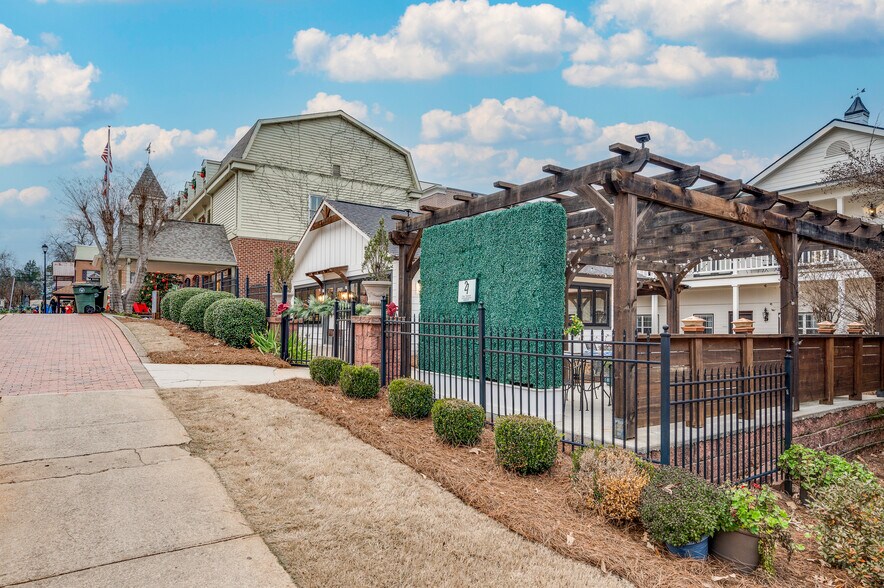 More Photos Of 27 S Park St, Dahlonega Hotel For Sale