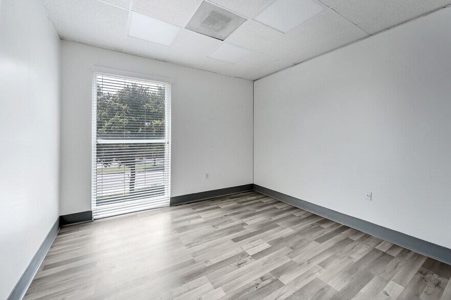 More Photos Of 1124 Blalock Rd, Houston Warehouse For Lease