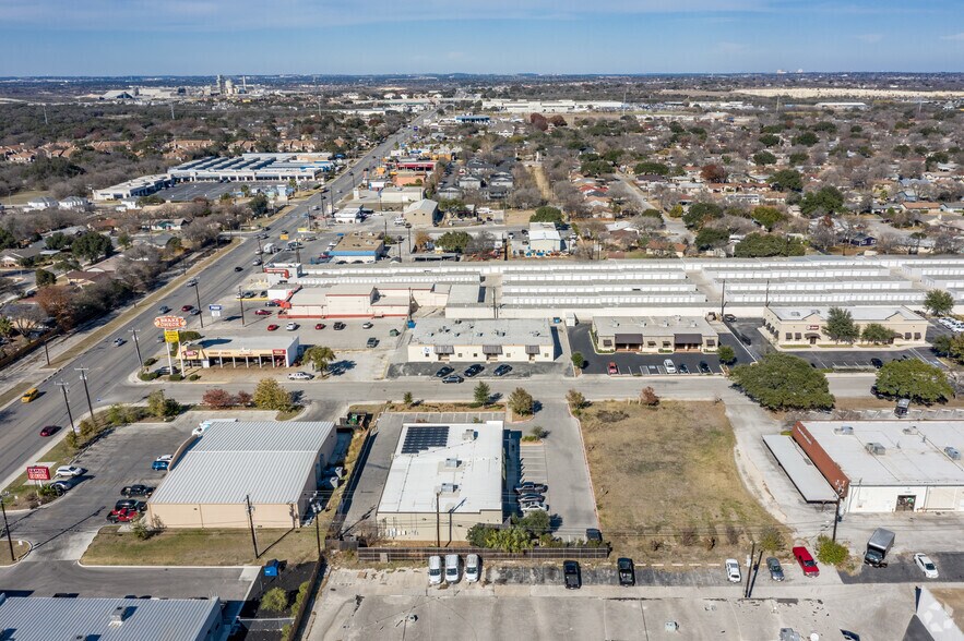 More Photos Of 4219-4227 Gatecrest, San Antonio Service For Lease