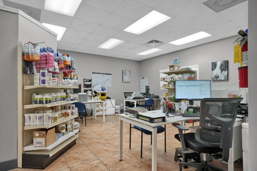 More Photos Of 8111-8119 NW 33rd St, Miami Warehouse For Sale