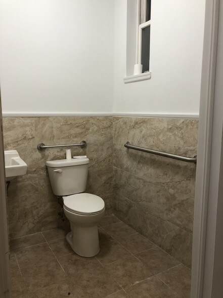 More Photos Of 253-06 Northern Blvd, Little Neck Storefront Retail Residential For Lease