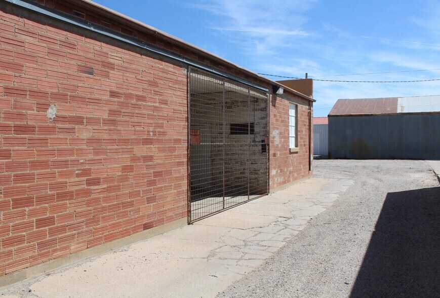 More Photos Of 806 9th St, Woodward Warehouse For Sale