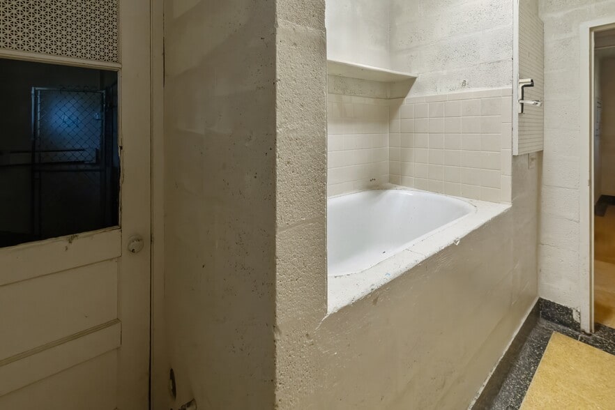 More Photos Of 1158 Valley Rd, Stirling Veterinarian Kennel For Sale